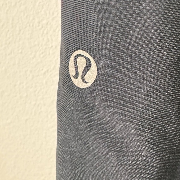 Lululemon Black Striped Clam Digger Bermuda Shorts - Picture 4 of 7